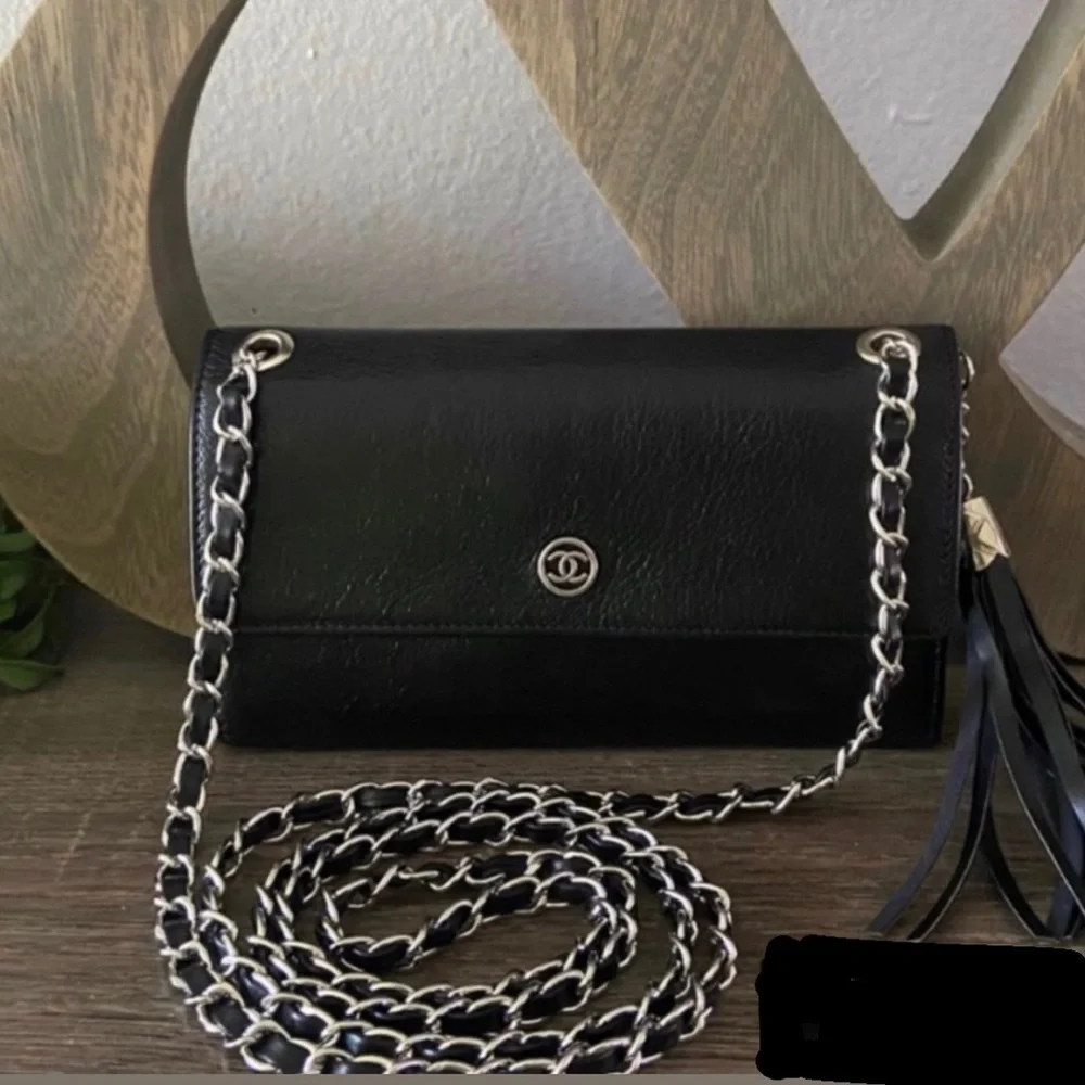 ⛓🖤 Chanel Wallet Chain Crossbody Black Leather on Silver CC Logo WOC Revamp